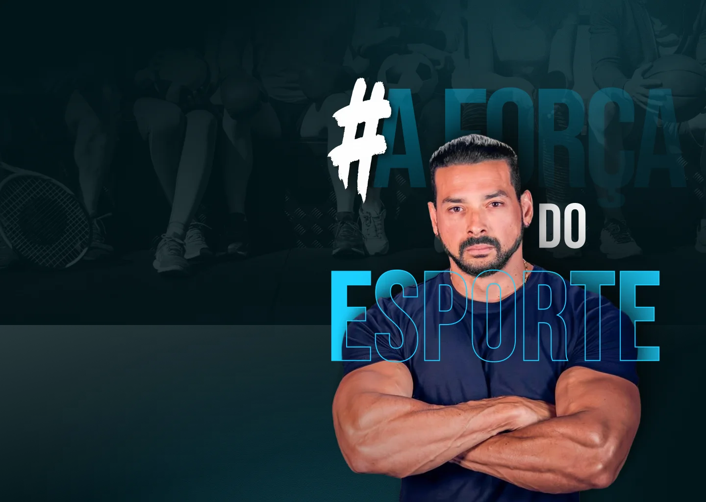 Felipe Franco, criador do movimento A Força do Esporte, de braços cruzados, com a palavra ESPORTE ao fundo